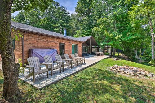 Idyllic Bronston Retreat with Fire Pit and View! in Burnside, USA