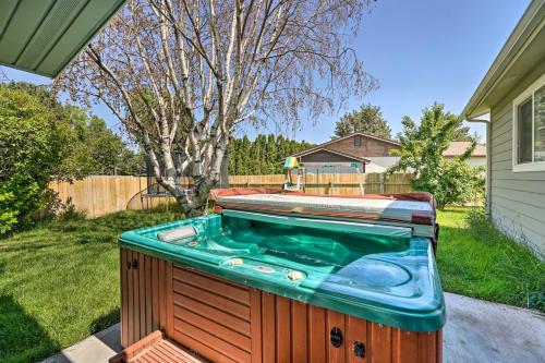 B&B Twin Falls - Lovely Twin Falls Home with Private Hot Tub! - Bed and Breakfast Twin Falls