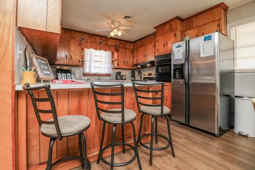 Spacious Home with Waterfront View-Welcome Pets in Sneads Ferry (NC)