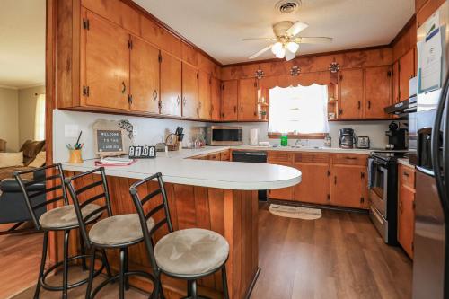 Seadmed, Spacious Home with Waterfront View-Welcome Pets in Sneads Ferry (NC)