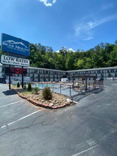 Bear Mount Inn & Suites - Hotel - Pigeon Forge