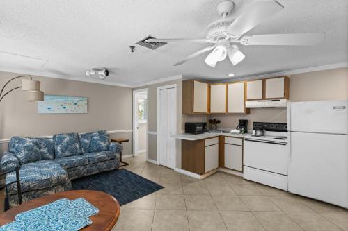 200 Beach Place Condos in St Pete Beach, USA
