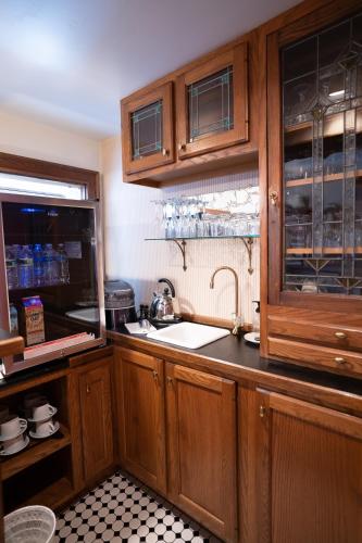 Yelton Manor Bed and Breakfast in South Haven, USA