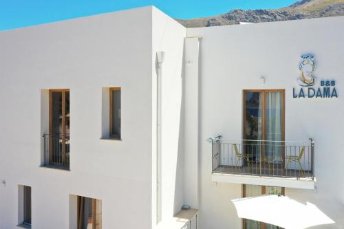 LA DAMA Room Type - Triple Room with Balcony