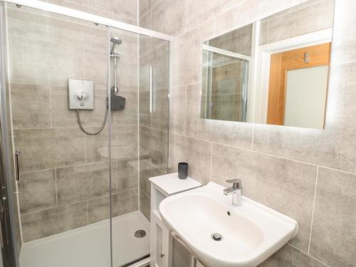 Flat 1 Byfield - image 5