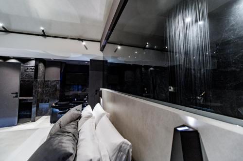 4 Suites " unconventional living rooms " 2