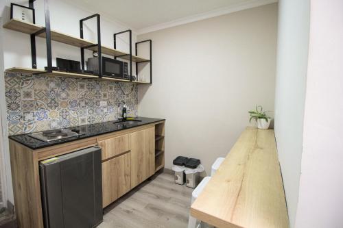 Cómodo aparta suite en zona Poblado Medellín M101 By Roots Rentals, Medellín (foto 3)