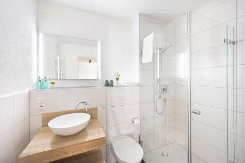Bathroom, Snooze Apartments Alling in Alling
