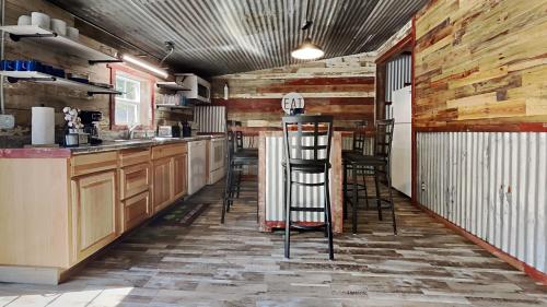 Island Club #11 - image 11