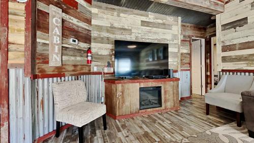 Island Club #11 - image 14