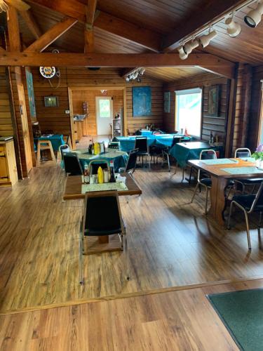 Restoran, Glacier Haven Inn in Essex (MT)
