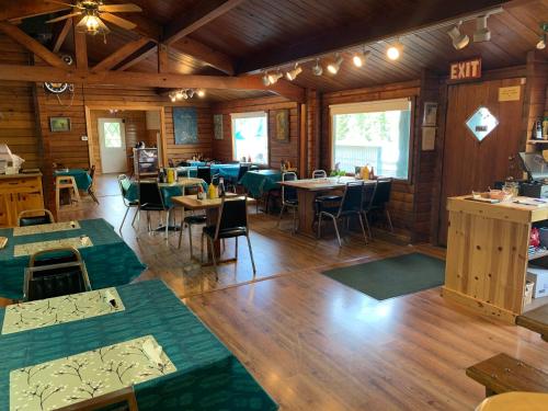 Restoran, Glacier Haven Inn in Essex (MT)