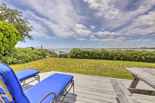 Waterfront Cottage with Sunroom and Patio and Grill in Clinton, USA