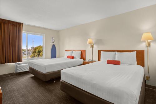 2 queen beds