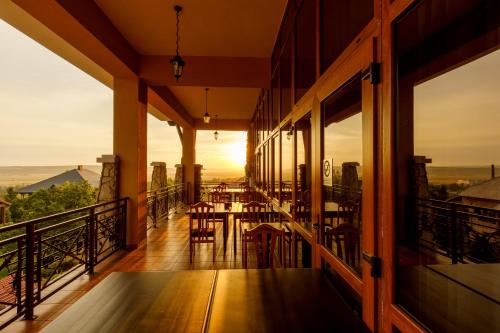 餐廳, 瓦特里酒莊酒店 (Chateau Vartely) in 奧海