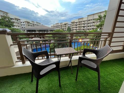 MaRoy Suites at Asteria Residences (Near NAIA with free Parking+Fiber Internet), Manila