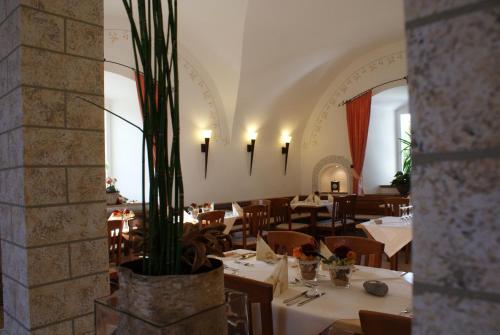 Restaurant, Schloss Kalteneck in Schwenningen (Bavaria)
