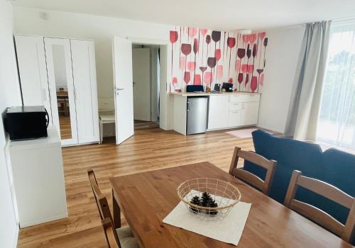 PÁLAVSKÉ DOMKY PÁLAVSKÉ DOMKY