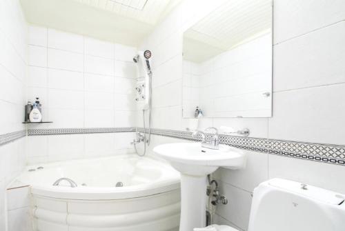 Couple Motel Room Type - Deluxe Double Room with Bath