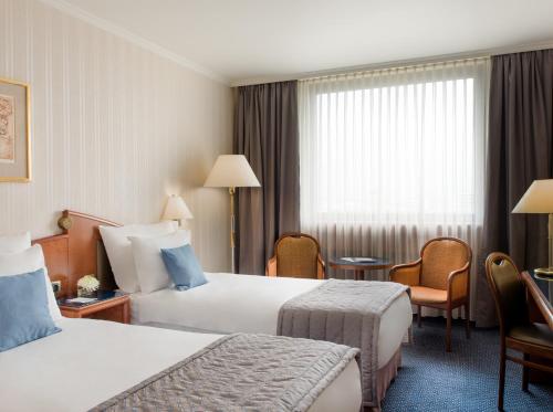 2 twin beds
