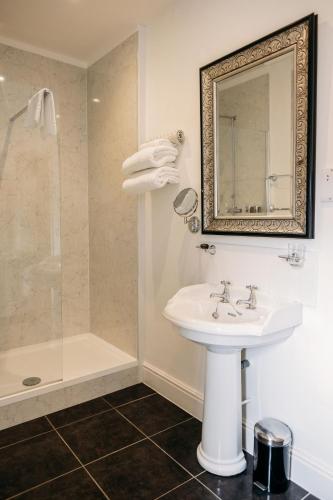The Town House - image 10