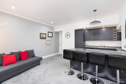 City centre 2 bedroom flat with on site parking in Perth City Center