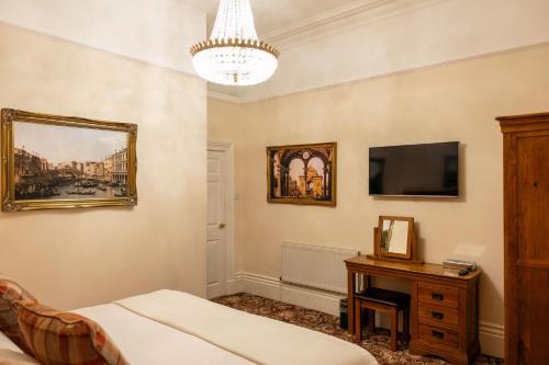The Town House - image 7