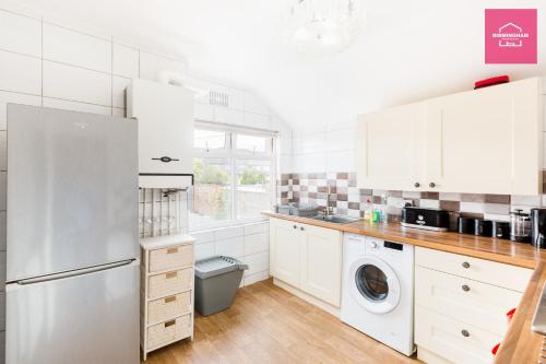 Contractor Digs-4 Bedroom House-5 Double Beds & Parking - image 6