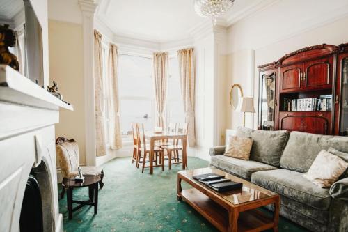The Town House - image 13