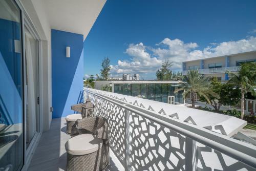 Luxury 1 bed apartment near Seven Mile Beach at The Grove - Villa Flamingo Haven