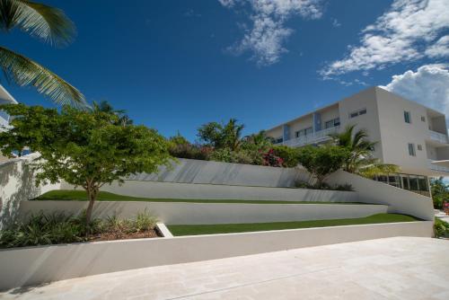 Luxury 1 bed apartment near Seven Mile Beach at The Grove - Villa Flamingo Haven