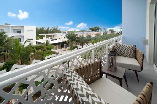 Luxury 1 bed apartment near Seven Mile Beach at The Grove - Villa Nature Bliss
