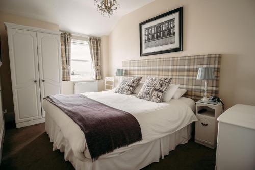 The Town House - image 5