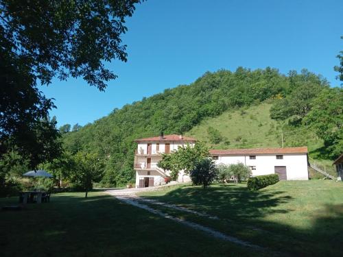  Casa Biron apartment in a country house in the green heart of Italy, Unterkunft in Molino SantʼAnna