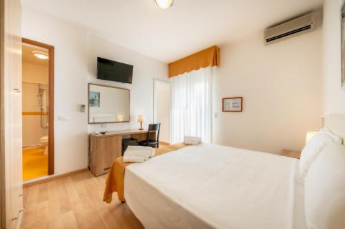 Hotel Parigi Room Type - Triple Room with Terrace