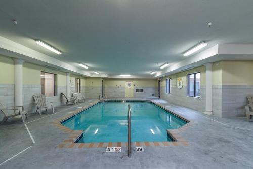Holiday Inn Express Hotel & Suites South Bend Notre Dame Univ. By IHG - 수영장