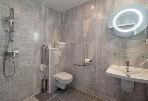 room detail thumbnail 2