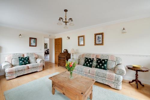 Oak Tree Cottage, Charming, Rural New Forest Home