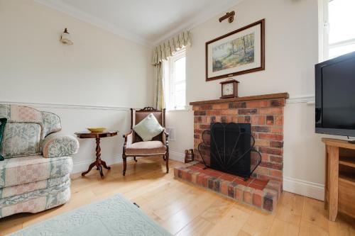 Oak Tree Cottage, Charming, Rural New Forest Home