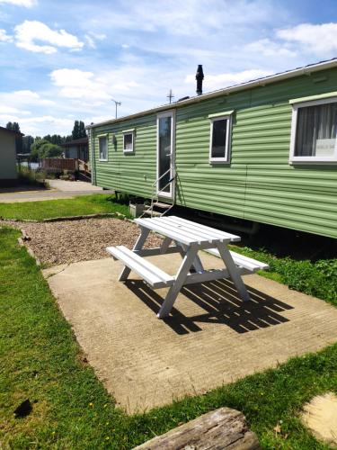 Lovely Static 6 Bed Caravan at Billing Aquadrome