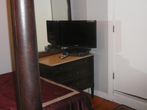463 Beacon Street Guest House Image 44