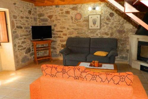  Casa Crina Casa restaurada con finca grande in Outes
