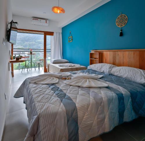 1 double bed, 1 twin bed
