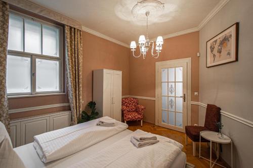 Luxury Central 150m2 Apartment on Wencelas Square with Private Garage, Praha (fotografie 7)