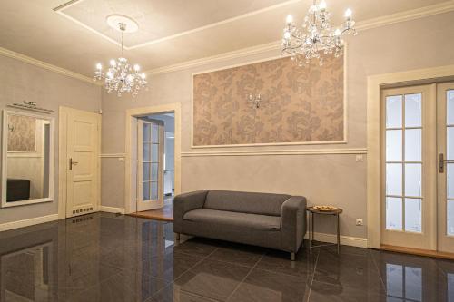 Luxury Central 150m2 Apartment on Wencelas Square with Private Garage, Praha (fotografie 8)