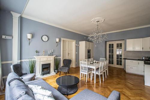 Luxury Central 150m2 Apartment on Wencelas Square with Private Garage, Praha