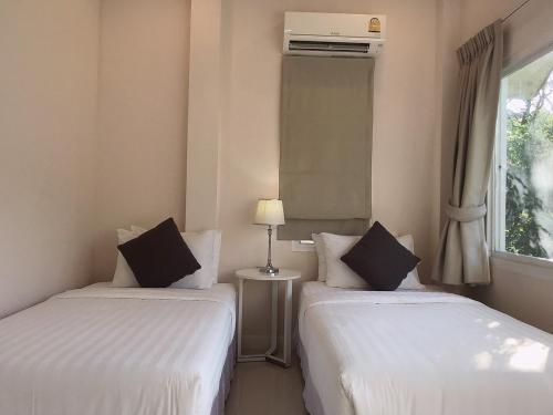 3 bedrooms, 6 beds