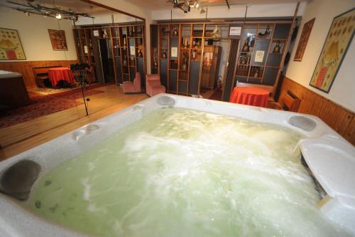 Pezsgőfürdő, Hotel Cimone in Riolunato