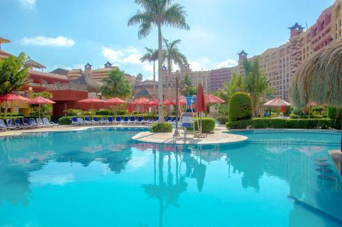 游泳池, 普特玛丽娜度假村&温泉酒店 (Porto Marina Resort & Spa) in 阿莱曼