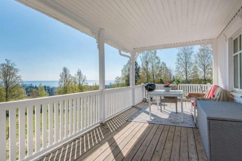 Villa 25min från Jönköping, panorama utsikt (Villa 25min fran Jonkoping, panorama utsikt) in Galleberga